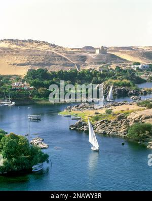 L'ÎLE ELÉPHANTINE FELOUQUES DU NIL ASSOUAN EGYPTE Banque D'Images