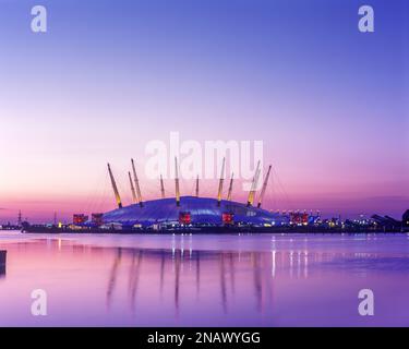 2000 HISTORIQUE MILLENNIUM DOME DOCKLANDS RIVER THAMES LONDRES ANGLETERRE ROYAUME-UNI Banque D'Images