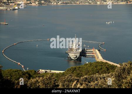 Le navire amiral de la flotte américaine 6th, USS Mount Whitney, a été domiciliaire à Gaeta, en Italie Banque D'Images