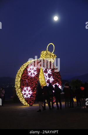 Illuminations de Noël dans les rues de Gaeta, Italie Banque D'Images