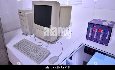 Varsovie, Pologne. 10 février 2023. À l'intérieur du musée Apple. Ordinateur Apple Macintosh. Banque D'Images