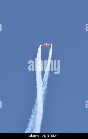 Bengaluru, Karnataka, Inde. 13th févr. 2023. L'équipe Aerobatic de Surya Kiran se produit lors de la cérémonie d'inauguration de l'Aero India 2023 à la station aérienne de Yelahanka à Bengaluru, en Inde. La station aérienne de Yelahanka accueille Aero India-2023. L événement devrait mettre en lumière les progrès réalisés par l Inde en matière de compétences en aérospatiale et en défense. (Credit image: © Sri Loganathan/ZUMA Press Wire) USAGE ÉDITORIAL SEULEMENT! Non destiné À un usage commercial ! Banque D'Images