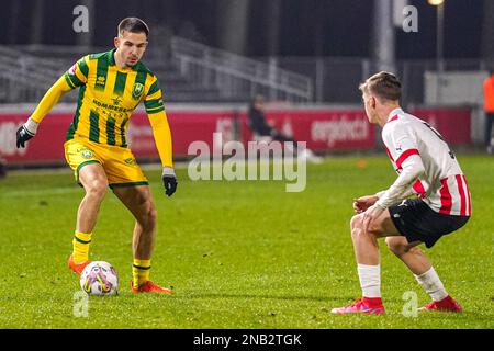 EINDHOVEN, PAYS-BAS - FÉVRIER 13 : Amar Catic de l'ADO Den Haag, Renzo Tytens du PSV U23 pendant le match néerlandais de Keukenkampidicoenie entre Jong PSV et ADO Den Haag au campus du PSV de Herdgang on 13 février 2023 à Eindhoven, pays-Bas (photo de Joris Verwijst/Orange Pictures) Banque D'Images