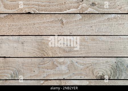 Vieux mur en bois non coloré fait de planches rugueuses, photo de gros plan, vue de face, texture d'arrière-plan Banque D'Images
