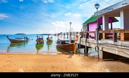 Paysage de mer et paradisiaque plage idyllique.paysage Thaïlande mer et île.aventures et le concept de voyage exotique.paysage panoramique de Phuket. Banque D'Images