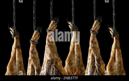 Trancher du jambon espagnol. Jambon espagnol et cuisine traditionnelle. Jambon espagnol sec, jambon de Jamon Serrano, Bellota, jambon italien Prosciutto Crudo ou jambon de Parme. Banque D'Images