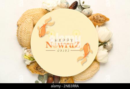 Carte de voeux pour Novruz Bayram avec fleurs, œufs et bonbons sur fond clair Banque D'Images