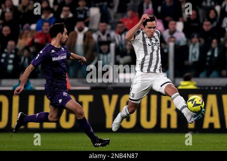 Giacomo Bonaventura d'ACF Fiorentina et Federico Chiesa de Juventus FC concourent pour le ballon lors de la série Un match de football entre Juventus de J Banque D'Images