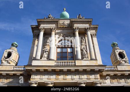Façade de l'église de l'Assomption de la Vierge Marie et de Saint Joseph a Carmélite Church, Varsovie Pologne Banque D'Images