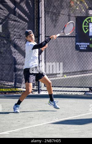 Le joueur colombien de tennis Juan David Velasquez joue au tournoi de tennis Midtown Weston future MT à Weston, FL, le 13th 2023 février Banque D'Images