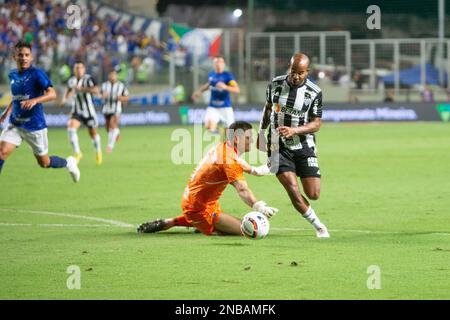 Belo Horizonte, Minas Gerais, Brésil. 13th févr. 2023. (SPO) match du championnat de football de Mineiro entre Cruzeiro et Atletico Mineiro. 13 février 2023. Brésil, Minas Gerais, Belo Horizonte: Points saillants du match entre Cruzeiro et Atletico Mineiro, valable pour la partie 5th du Championnat de football Mineiro 2023, tenu au stade Independencia à Belo Horizonte (MG), lundi, 13 février 2023. Le match s'est terminé par un tirage de 1-1, avec un but de Huck d'Atletico-MG et Bruno de Cruzeiro. Crédit: Breno Babu/Thenews2 (crédit image: © Breno Babu/TheNEWS2 via ZUMA Pres Banque D'Images