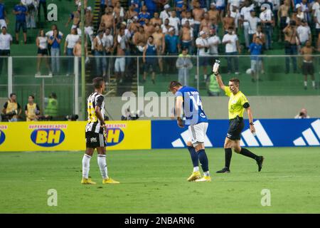 Belo Horizonte, Minas Gerais, Brésil. 13th févr. 2023. (SPO) match du championnat de football de Mineiro entre Cruzeiro et Atletico Mineiro. 13 février 2023. Brésil, Minas Gerais, Belo Horizonte: Points saillants du match entre Cruzeiro et Atletico Mineiro, valable pour la partie 5th du Championnat de football Mineiro 2023, tenu au stade Independencia à Belo Horizonte (MG), lundi, 13 février 2023. Le match s'est terminé par un tirage de 1-1, avec un but de Huck d'Atletico-MG et Bruno de Cruzeiro. Crédit: Breno Babu/Thenews2 (crédit image: © Breno Babu/TheNEWS2 via ZUMA Pres Banque D'Images