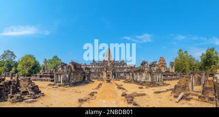Panorama du temple de Bakong, qui fait partie du groupe Roulos, près d'Angkor Wat, Cambodge Banque D'Images