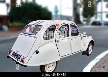 Citroën 2CV petite voiture de France à partir de 1965 avec un excellent confort de suspension et à bas prix, Essen, Allemagne, 5 décembre 2022 Banque D'Images