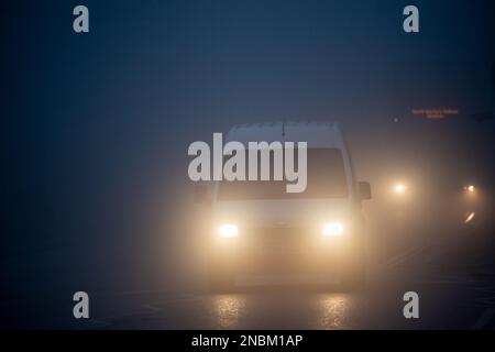 Windsor, Berkshire, Royaume-Uni. 14th février 2023. C'était un début de journée fade à Windsor, Berkshire. Un avertissement jaune de brouillard de met Office reste en place pour Londres et le sud-est de l'Angleterre jusqu'en 10am ce matin. Crédit : Maureen McLean/Alay Live News Banque D'Images