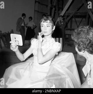 AUDREY HEPBURN dans LA GUERRE ET LA PAIX (1956), dirigé par LE ROI BAL. Crédit : PHOTOS / Album PARAMOUNT Banque D'Images