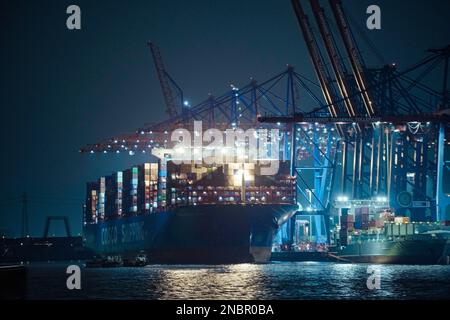 Europe, Allemagne, Hambourg, Hambourg la nuit - bateau à conteneurs dans le port de Hambourg Banque D'Images