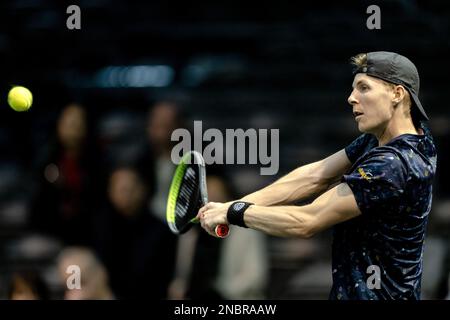 ROTTERDAM - pays-Bas, 14/02/2023, Gijs Brouwer (NED) en action contre Marc-Andrea Huesler (SUI) le deuxième jour du tournoi de tennis ABN AMRO Open à Ahoy. AP SANDER KING Banque D'Images