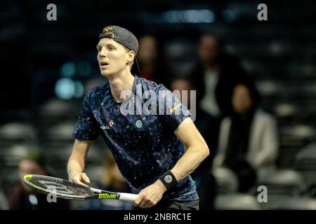 ROTTERDAM - pays-Bas, 14/02/2023, Gijs Brouwer (NED) en action contre Marc-Andrea Huesler (SUI) le deuxième jour du tournoi de tennis ABN AMRO Open à Ahoy. AP SANDER KING Banque D'Images