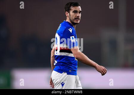 Gênes, Italie. 13 février 2023. Harry Winks de l'UC Sampdoria regarde pendant la série Un match de football entre l'UC Sampdoria et le FC Internazionale. Credit: Nicolò Campo/Alay Live News Banque D'Images