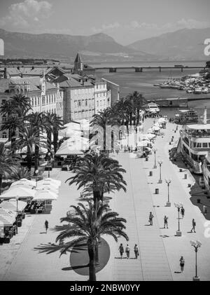 Front de mer et ancienne ville de Trogir, Croatie Banque D'Images