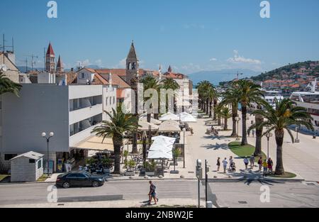 Front de mer et ancienne ville de Trogir, Croatie Banque D'Images