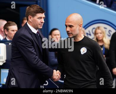 Photo du dossier datée du 22-05-2022, de Steven Gerrard, directeur de Aston Villa, et PEP Guardiola, directeur de Manchester City. PEP Guardiola a présenté des excuses publiques à Steven Gerrard au sujet des commentaires qu'il a faits au sujet de l'ancien capitaine de Liverpool la semaine dernière. Date de publication : mardi 14 février 2023. Banque D'Images