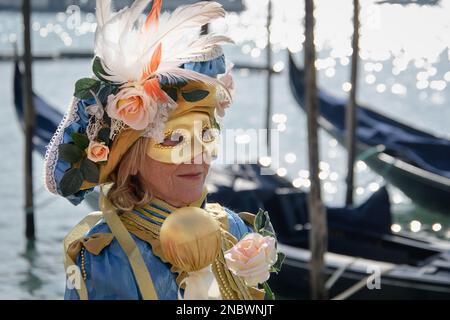 Le carnaval de Venise 2023 a commencé à Venise, en Italie, avec une parade de costumes de carnaval et de masques. L'image est de 11 février 2023. (CTK photo/Petr mal Banque D'Images