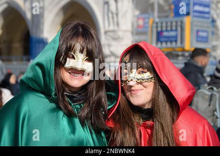 Le carnaval de Venise 2023 a commencé à Venise, en Italie, avec une parade de costumes de carnaval et de masques. L'image est de 11 février 2023. (CTK photo/Petr mal Banque D'Images