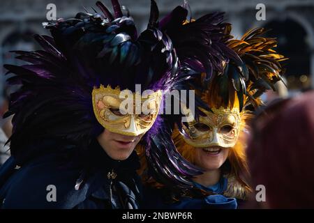 Le carnaval de Venise 2023 a commencé à Venise, en Italie, avec une parade de costumes de carnaval et de masques. L'image est de 11 février 2023. (CTK photo/Petr mal Banque D'Images