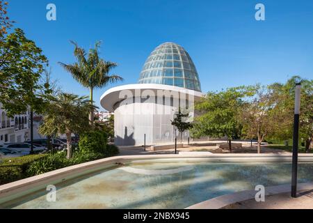 L'orchidarium d'Estepona dans la ville d'Estepona, province de Malaga, Espagne. Entrée à l'orchidarium Estepona, vue principale sur le bâtiment Banque D'Images