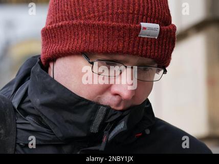 Photo non publiée précédemment datée du 08/02/23 de l'officier de police Martyn Coulter, 36 ans, arrivant à la haute Cour d'Édimbourg. Le PC Coulter a été libéré de toutes les accusations après qu'il ait été accusé de viol d'une femme et de l'avoir agressée trois fois entre le 2013 juin et le 2014 novembre aux adresses de East Lothian et d'Édimbourg; et de viol, d'agression sexuelle et de menace d'une fille de moins de 13 ans. Date de publication : mardi 14 février 2023. Banque D'Images