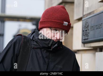 Photo non publiée précédemment datée du 08/02/23 de l'officier de police Martyn Coulter, 36 ans, arrivant à la haute Cour d'Édimbourg. Le PC Coulter a été libéré de toutes les accusations après qu'il ait été accusé de viol d'une femme et de l'avoir agressée trois fois entre le 2013 juin et le 2014 novembre aux adresses de East Lothian et d'Édimbourg; et de viol, d'agression sexuelle et de menace d'une fille de moins de 13 ans. Date de publication : mardi 14 février 2023. Banque D'Images