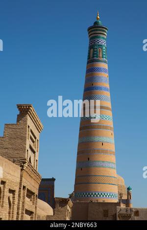 Islam Khoja Minaret, Ichon Qala, Khiva, Ouzbékistan Banque D'Images