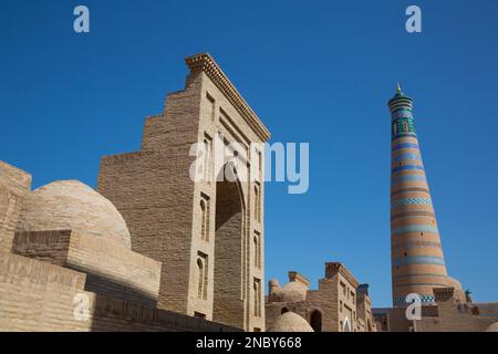 Islam Khoja Minaret, Ichon Qala, Khiva, Ouzbékistan Banque D'Images