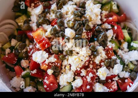 Salade du village grec dans le restaurant de l'île de Chypre pays Banque D'Images