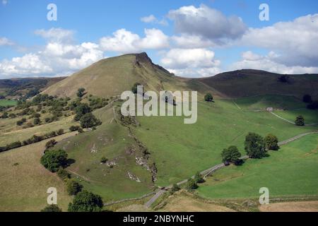 Chrome Hill de Parkhouse Hill, dans la vallée de Dove, dans le parc national de Peak District, Angleterre, Royaume-Uni. Banque D'Images