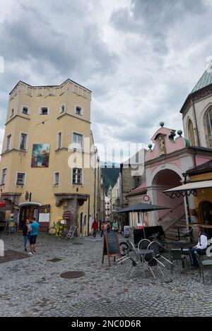 HALL AU TYROL, AUTRICHE – 30 JUILLET 2022 : place de la haute-ville de Hall au Tyrol, dans le quartier Innsbruck-Land du Tyrol, Autriche Banque D'Images