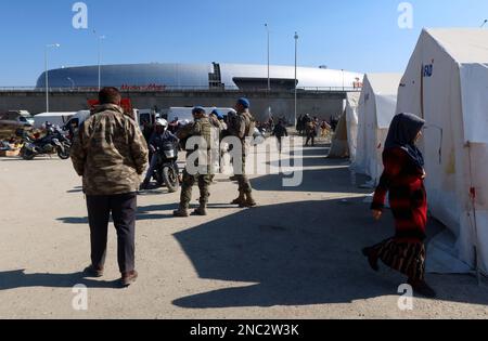 Antakya, Turquie. 14th févr. 2023. Camp pour personnes déplacées à Antakya, Turquie, 14 février 2023. Le tremblement de terre de 6 février a causé jusqu'à présent entre 30,000 et 40,000 des cas de précarités en Turquie et en Syrie. (Photo d'Elisa Gestri/Sipa USA) crédit: SIPA USA/Alay Live News Banque D'Images