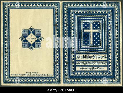 Europa, Deutschland, Hambourg, Kirchenausweis vom 1,4. 1923, angezeigt wird die Taufe in der Hamburger Kiche St. Katharinen und die Konfirmation ( 14. März 1937 ) , Hambourg-Borgfelde), Vorder- und Rückseite des Ausweises, Entwurf : Johs. Schulz, Staatliche Kunstgewerbeschule Hamburg , Rechte werden nicht vertreten . / Europe, Allemagne, Hambourg, document sur le baptême dans l'église Saint Katharinen ( 1.4.1923 ) et la confirmation (14,3.1937) à Hambourg-Borgfelde , la première page et la dernière page du document, esquissée par Johs. Schulz, école d'art et d'artisanat d'État, Hambourg, il y a n Banque D'Images