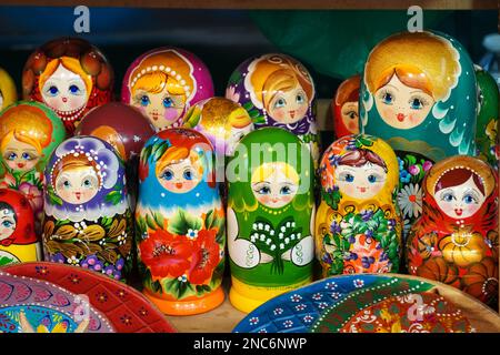 Une exposition de poupées de Matryoshka, de poupées de babushka Banque D'Images