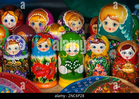 Une exposition de poupées de Matryoshka, de poupées de babushka Banque D'Images