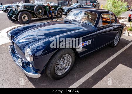 Une voiture de sport Aston Martin DB MKIII 1957 de construction britannique dans le Colorado Grand Road Rally. Banque D'Images