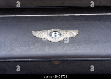 Logo Bentley sur une voiture Bentley 1928 de 4 1/2 litres construite en Angleterre, le Mans Vanden Plas Tourer, dans le Colorado Grand car Rally. Banque D'Images