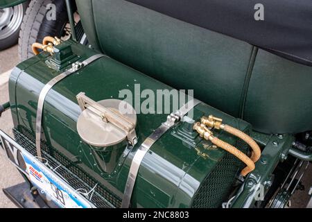 Réservoir de carburant d'un ancien Bentley 1928 de 4 1/2 litres le Mans Vanden Plas Tourer construit au Royaume-Uni dans le Colorado Grand car Rally. Banque D'Images