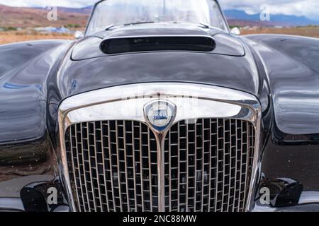 Vue avant d'une voiture de sport classique 1956, cabriolet Lancia Aurelia B24S, dans le Colorado Grand Road Rally. Banque D'Images