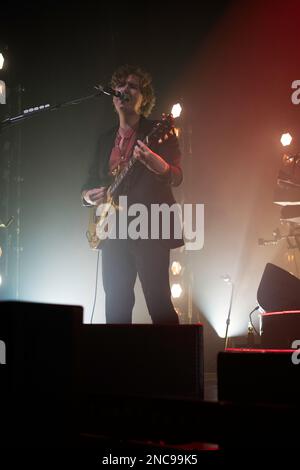 Le groupe britannique The Kooks, qui se produit en direct à Berlin pour la tournée Inside In/Inside Out de 15th ans à Berlin, en Allemagne. Banque D'Images