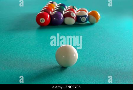 Sport, loisirs, jeu, compétition - jeu de billard. Balles de billard sur la table de billard. Concept de sport de billard. Jeu de billard avec place pour Banque D'Images