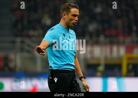 Milan, Italie. 14 février 2023, Sandro Scharer (arbitre) lors de la Ligue des champions de l'UEFA, Round de 16, match de football de 1st jambes entre l'AC Milan et Tottenham Hotspur sur 14 février 2023 au stade San Siro de Milan, Italie. Photo Luca Rossini Banque D'Images