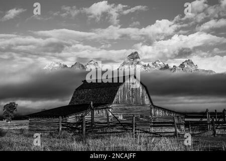 Historique Molton Barn sur Mormon Row au parc national de Grand Teton, Jackson, Wyoming, États-Unis Banque D'Images